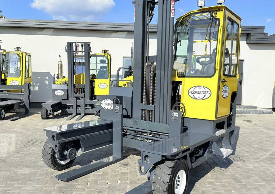 Combilift Combilift C5000XL / GAS / TRIPLEX 6000MM / FREE LIFT / FORK POSITIONER / HEATING / EXTENDABLE FORKS 1200/2000MM / FULL HEATED CABIN / EXCELLENT CONDITION / A wide range of four-way and sidel - Chariot multidirectionnel: photos 4 Combilift Combilift C5000XL / GAS / TRIPLEX 6000MM / FREE LIFT / FORK POSITIONER / HEATING / EXTENDABLE FORKS 1200/2000MM / FULL HEATED CABIN / EXCELLENT CONDITION / A wide range of four-way and sidel - Chariot multidirectionnel: photos 4