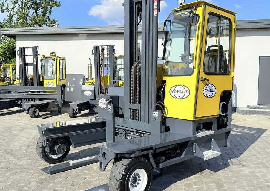 Combilift Combilift C5000XL / GAS / TRIPLEX 6000MM / FREE LIFT / FORK POSITIONER / HEATING / EXTENDABLE FORKS 1200/2000MM / FULL HEATED CABIN / EXCELLENT CONDITION / A wide range of four-way and sidel - Chariot multidirectionnel: photos 5 Combilift Combilift C5000XL / GAS / TRIPLEX 6000MM / FREE LIFT / FORK POSITIONER / HEATING / EXTENDABLE FORKS 1200/2000MM / FULL HEATED CABIN / EXCELLENT CONDITION / A wide range of four-way and sidel - Chariot multidirectionnel: photos 5