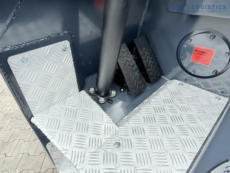 Chariot multidirectionnel Combilift Combilift CBE2500 / TRIPLEX / 5500MM / FREE LIFT / ELECTRIC DRIVE / ONLY 2300 MTH / FORK POSITIONER / SIDE SHIFT / NEW TYRES / L: photos 11