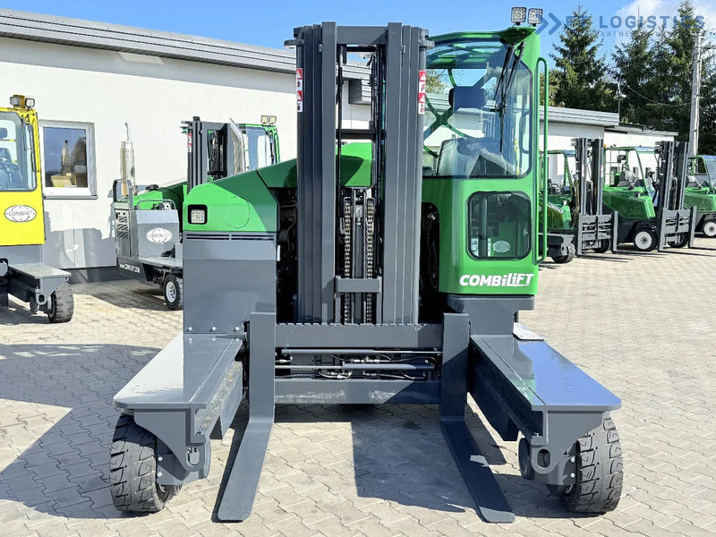 Combilift FOUR-WAY / MULTI-DIRECTIONAL FORKLIFT C4500 / DIESEL / TRIPLEX 4900MM / ONLY 4160 WORKING HOURS / FORK POSITIONER / FULL CABIN W - Chariot multidirectionnel: photos 4 Combilift FOUR-WAY / MULTI-DIRECTIONAL FORKLIFT C4500 / DIESEL / TRIPLEX 4900MM / ONLY 4160 WORKING HOURS / FORK POSITIONER / FULL CABIN W - Chariot multidirectionnel: photos 4