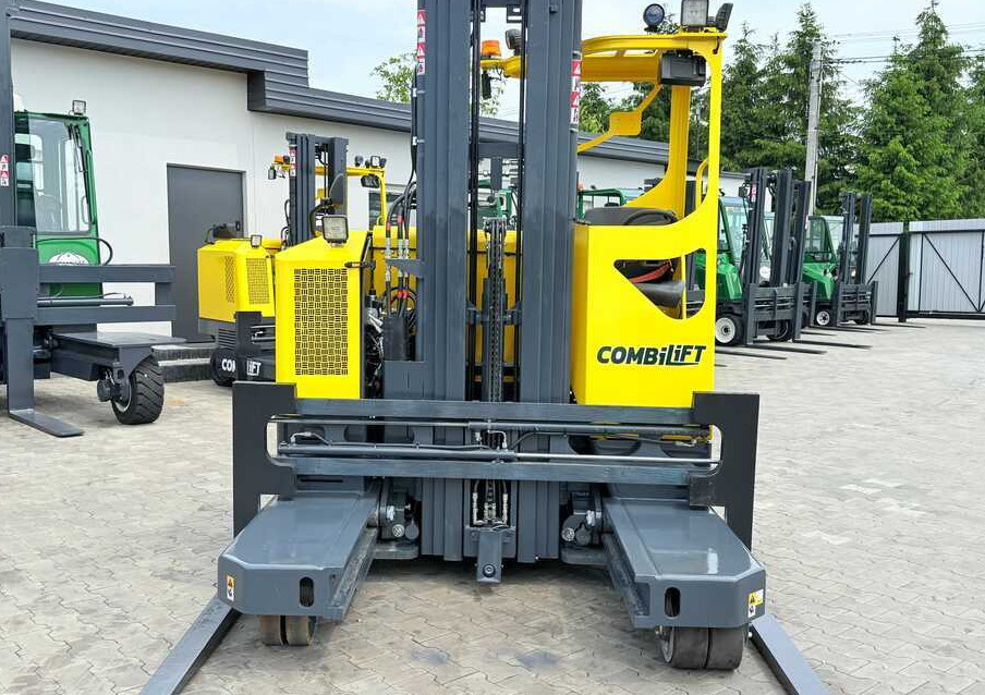 Combilift MR / ELECTRIC / TRIPLEX – 6000MM / FULL FREE LIFT / WIDE POSITIONER / FORK SIDESHIFT / ONLY 1400 HOURS / LIKE NEW - Chariot multidirectionnel: photos 4 Combilift MR / ELECTRIC / TRIPLEX – 6000MM / FULL FREE LIFT / WIDE POSITIONER / FORK SIDESHIFT / ONLY 1400 HOURS / LIKE NEW - Chariot multidirectionnel: photos 4
