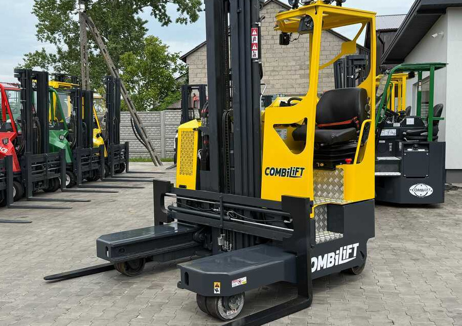 Combilift MR / ELECTRIC / TRIPLEX – 6000MM / FULL FREE LIFT / WIDE POSITIONER / FORK SIDESHIFT / ONLY 1400 HOURS / LIKE NEW - Chariot multidirectionnel: photos 1 Combilift MR / ELECTRIC / TRIPLEX – 6000MM / FULL FREE LIFT / WIDE POSITIONER / FORK SIDESHIFT / ONLY 1400 HOURS / LIKE NEW - Chariot multidirectionnel: photos 1