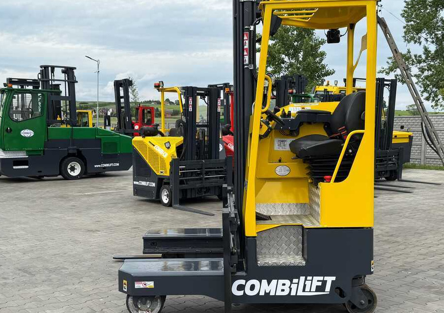 Combilift MR / ELECTRIC / TRIPLEX – 6000MM / FULL FREE LIFT / WIDE POSITIONER / FORK SIDESHIFT / ONLY 1400 HOURS / LIKE NEW - Chariot multidirectionnel: photos 2 Combilift MR / ELECTRIC / TRIPLEX – 6000MM / FULL FREE LIFT / WIDE POSITIONER / FORK SIDESHIFT / ONLY 1400 HOURS / LIKE NEW - Chariot multidirectionnel: photos 2
