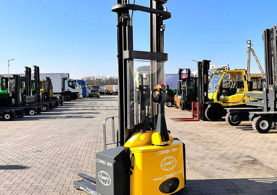 Combilift WR-4 / DUPLEX / 4.5M / 2017 / ONLY 30 HOURS / LIKE NEW / 1500KG - Gerbeur: photos 1 Combilift WR-4 / DUPLEX / 4.5M / 2017 / ONLY 30 HOURS / LIKE NEW / 1500KG - Gerbeur: photos 1
