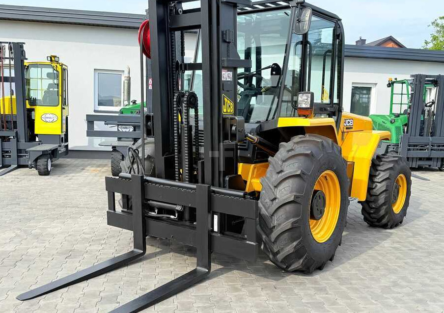 JCB 940 / DIESEL / TRIPLEX 4500MM / FORK POSITIONER / FORK SIDESHIFT / 4T / NEW TYRES / LIKE NEW - Chariot tout terrain: photos 3 JCB 940 / DIESEL / TRIPLEX 4500MM / FORK POSITIONER / FORK SIDESHIFT / 4T / NEW TYRES / LIKE NEW - Chariot tout terrain: photos 3