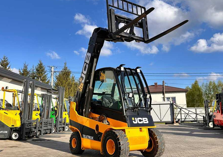 JCB TLT30G / GAS / 4100MM / FULL CABIN / FORK POSITIONER / LIKE NEW - Chariot télescopique: photos 1 JCB TLT30G / GAS / 4100MM / FULL CABIN / FORK POSITIONER / LIKE NEW - Chariot télescopique: photos 1