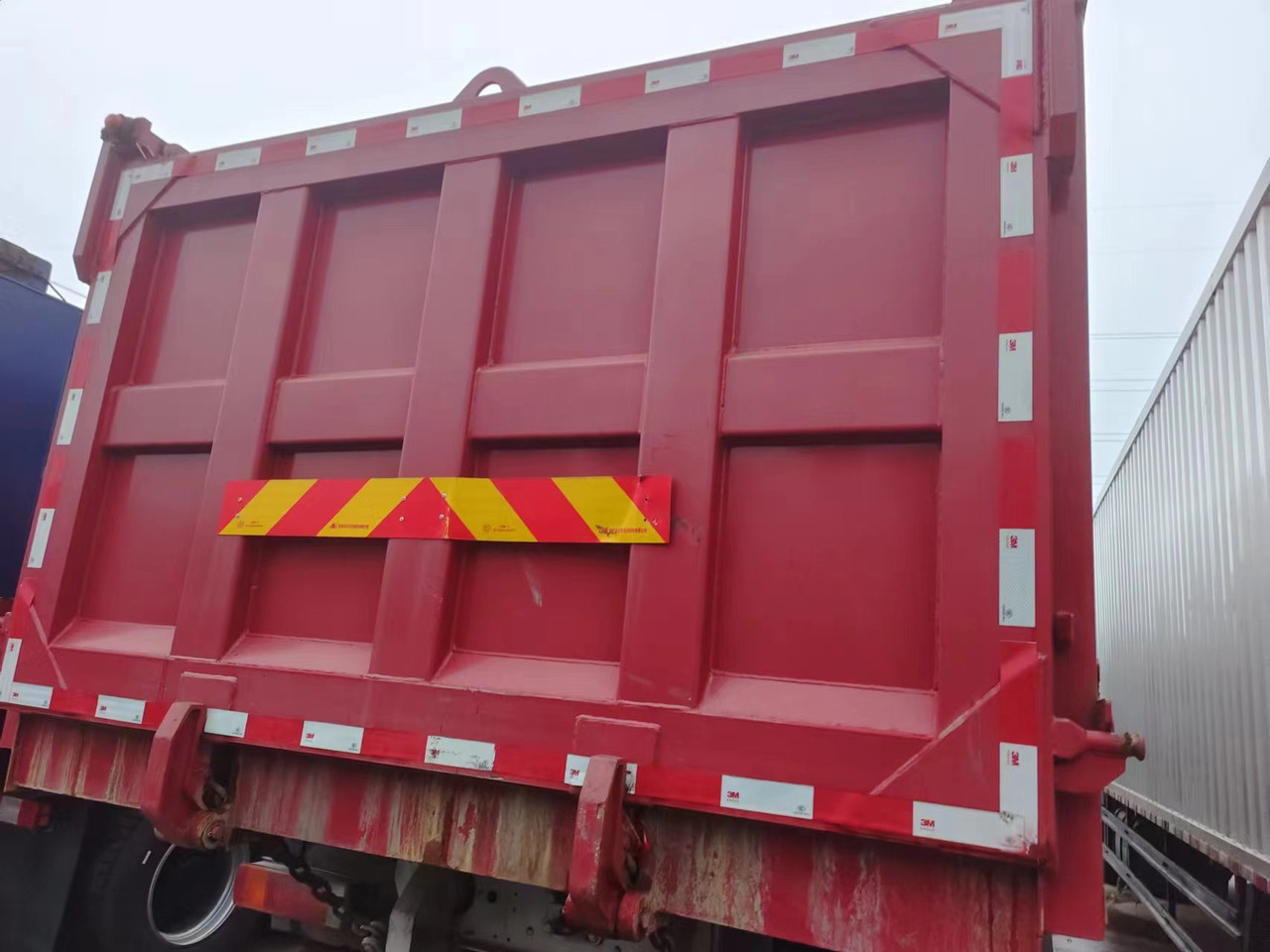 Auman Auman 6*4 dump truck - Camion benne: photos 3 Auman Auman 6*4 dump truck - Camion benne: photos 3