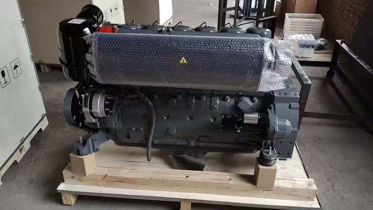 DEUTZ F4L912 - Moteur pour Pelle: photos 1 DEUTZ F4L912 - Moteur pour Pelle: photos 1