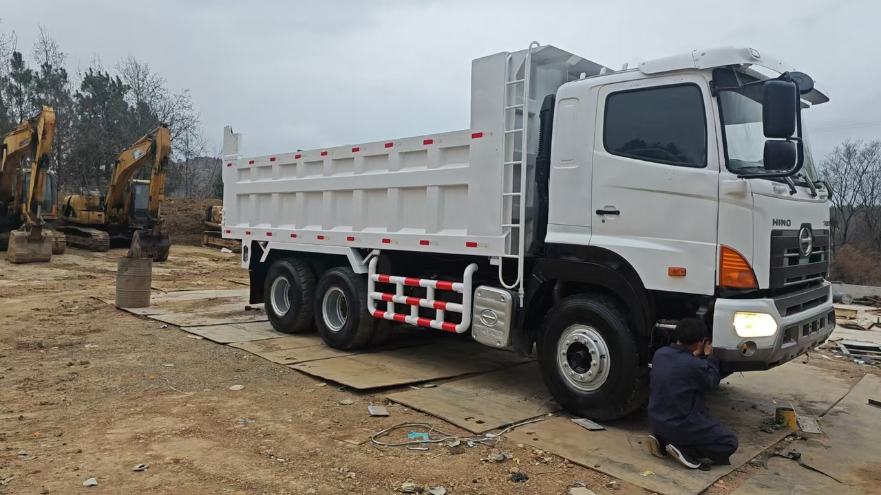 HINO HINO 700 - Camion benne: photos 1 HINO HINO 700 - Camion benne: photos 1