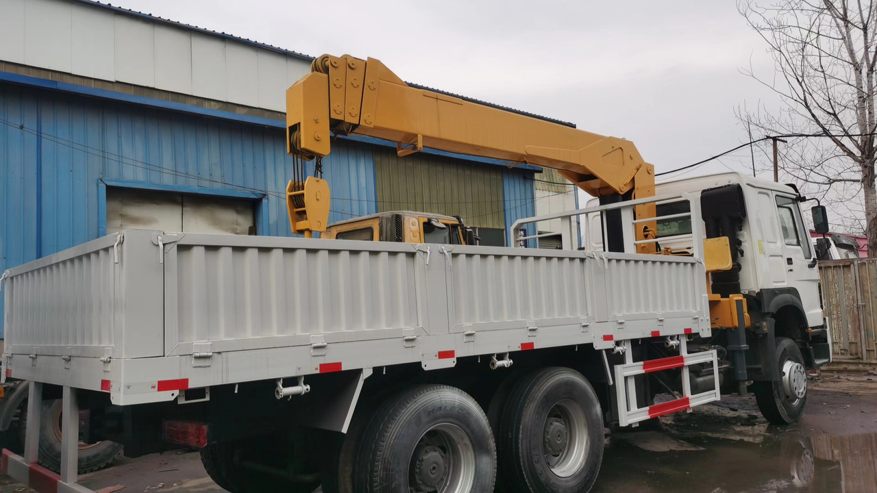 HOWO 371 - Camion grue: photos 2 HOWO 371 - Camion grue: photos 2