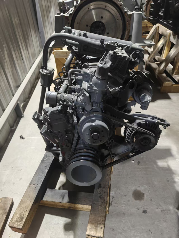 KOMATSU 4LE2 - Moteur pour Mini pelle: photos 1 KOMATSU 4LE2 - Moteur pour Mini pelle: photos 1