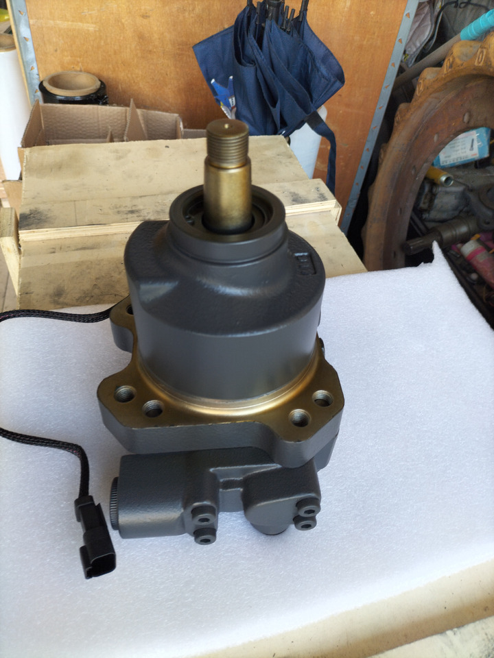 KOMATSU 708-7s-00352 - Moteur hydraulique pour Bulldozer: photos 2 KOMATSU 708-7s-00352 - Moteur hydraulique pour Bulldozer: photos 2