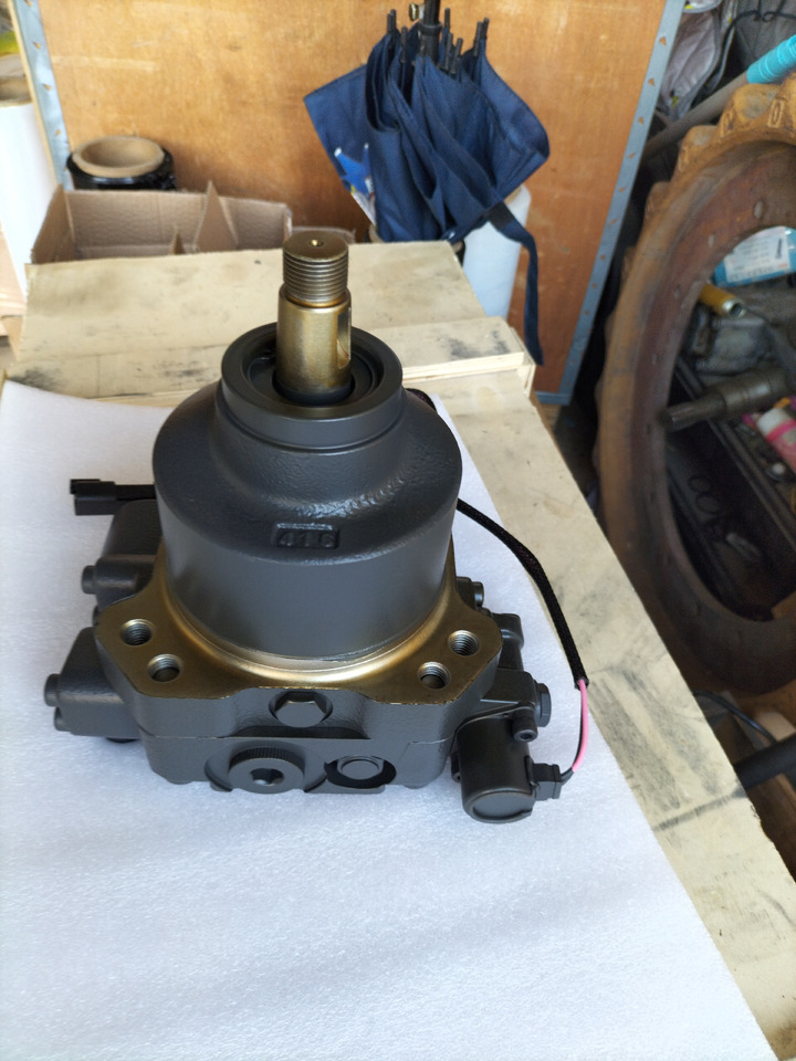 KOMATSU 708-7s-00352 - Moteur hydraulique pour Bulldozer: photos 5 KOMATSU 708-7s-00352 - Moteur hydraulique pour Bulldozer: photos 5
