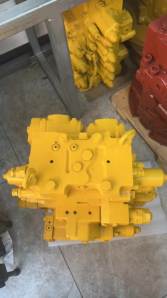 KOMATSU 723-48-26701 - Valve hydraulique pour Pelle: photos 1 KOMATSU 723-48-26701 - Valve hydraulique pour Pelle: photos 1