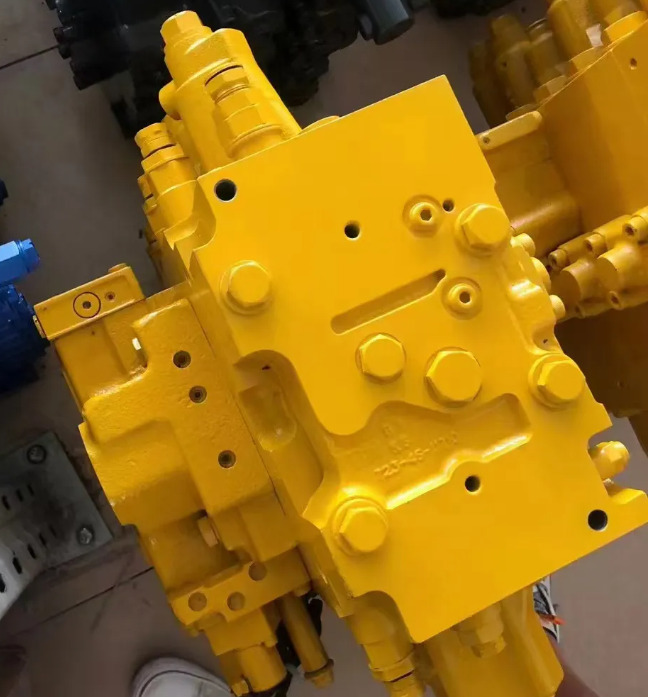 KOMATSU PC200-8 - Valve hydraulique pour Pelle: photos 3 KOMATSU PC200-8 - Valve hydraulique pour Pelle: photos 3
