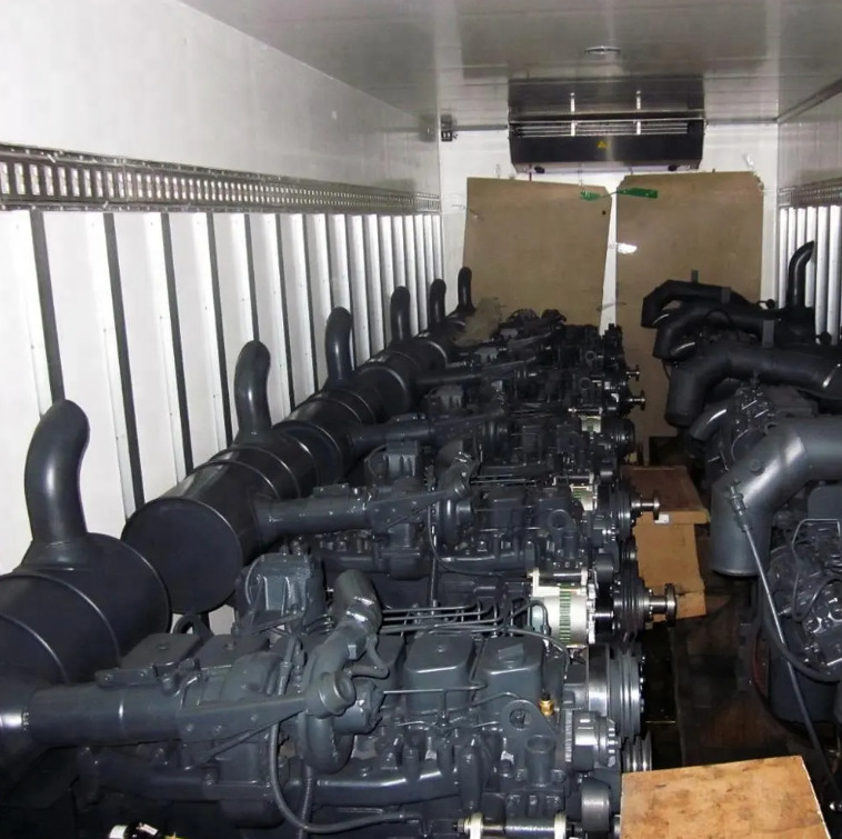 KOMATSU SAA6D102E - Moteur pour Engins de chantier: photos 2 KOMATSU SAA6D102E - Moteur pour Engins de chantier: photos 2