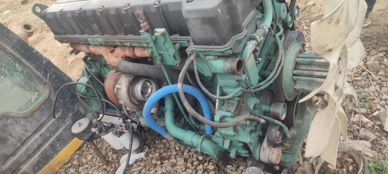 VOLVO D12D - Moteur pour Pelle: photos 4 VOLVO D12D - Moteur pour Pelle: photos 4