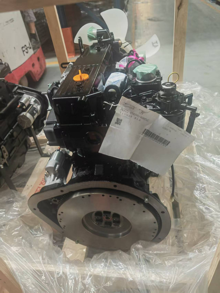YANMAR 4TNE94 - Moteur pour Chariot élévateur: photos 2 YANMAR 4TNE94 - Moteur pour Chariot élévateur: photos 2