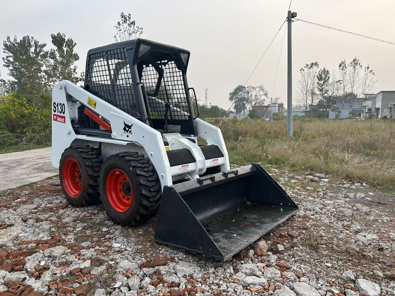 BOBCAT used skidsteer Bobcat S130 - Mini chargeuse: photos 3 BOBCAT used skidsteer Bobcat S130 - Mini chargeuse: photos 3