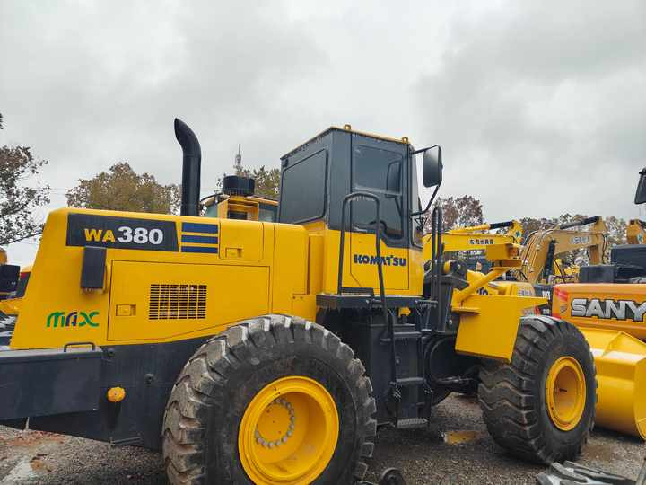 Certified Pre-Owned Komatsu WA380-3 | Heavy-Duty Loader for Mining/ Construction - Price Negotiable! - Tractopelle: photos 4 Certified Pre-Owned Komatsu WA380-3 | Heavy-Duty Loader for Mining/ Construction - Price Negotiable! - Tractopelle: photos 4