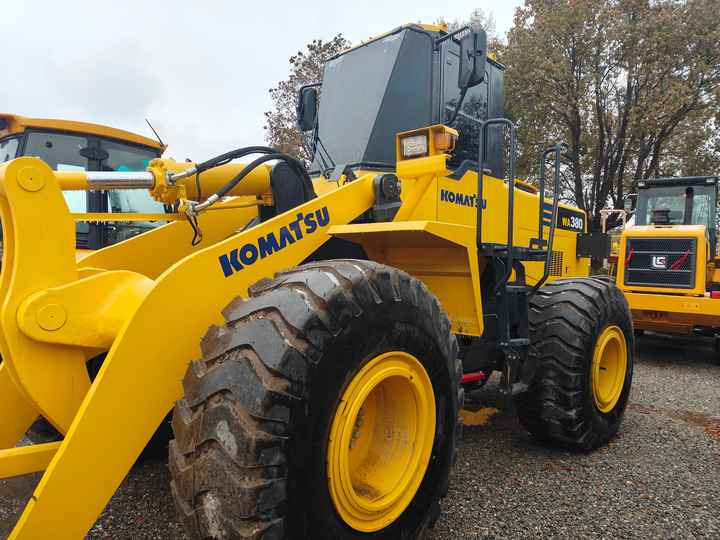 Certified Pre-Owned Komatsu WA380-3 | Heavy-Duty Loader for Mining/ Construction - Price Negotiable! - Tractopelle: photos 5 Certified Pre-Owned Komatsu WA380-3 | Heavy-Duty Loader for Mining/ Construction - Price Negotiable! - Tractopelle: photos 5