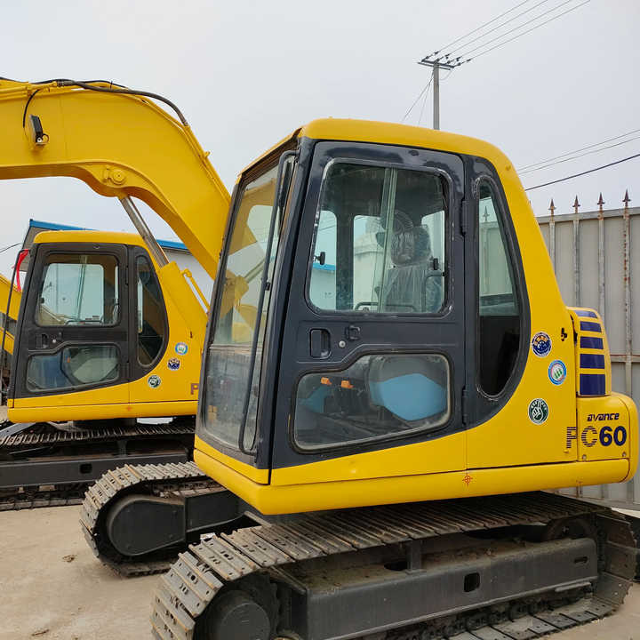 Cheap Used Komatsu PC60-7 Crawler Excavator with High Efficiency Used Heavy Machinery Komatsu P60-7 Digger Cheap for Sale - Pelle sur chenille: photos 1 Cheap Used Komatsu PC60-7 Crawler Excavator with High Efficiency Used Heavy Machinery Komatsu P60-7 Digger Cheap for Sale - Pelle sur chenille: photos 1