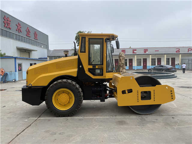 China Made Small Size Road Roller , Brand New Roller , New Compactor Machines - Rouleau compresseur: photos 4 China Made Small Size Road Roller , Brand New Roller , New Compactor Machines - Rouleau compresseur: photos 4