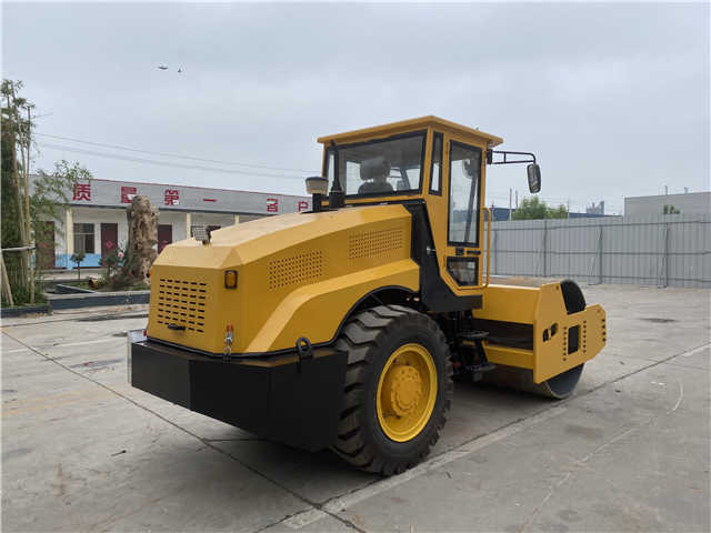 China Made Small Size Road Roller , Brand New Roller , New Compactor Machines - Rouleau compresseur: photos 5 China Made Small Size Road Roller , Brand New Roller , New Compactor Machines - Rouleau compresseur: photos 5