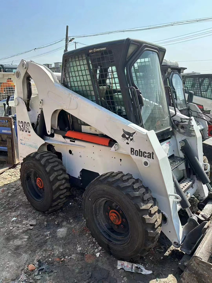 BOBCAT High Quality Mini Construction Machine Used Bobcat Skid Steer Loader S300 in Stock for Sale Bobcat Loader With Low Price - Engins de chantier: photos 3 BOBCAT High Quality Mini Construction Machine Used Bobcat Skid Steer Loader S300 in Stock for Sale Bobcat Loader With Low Price - Engins de chantier: photos 3