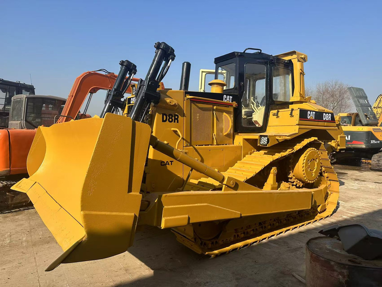 CATERPILLAR Used Bulldozer D8R Hotsale D6R D7G - Engins de chantier: photos 1 CATERPILLAR Used Bulldozer D8R Hotsale D6R D7G - Engins de chantier: photos 1