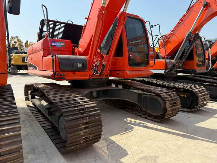 Heavy-Duty Doosan DX225LC-9C Excavator for Mining & Construction - Well-Maintained, Warranty Included - Pelle sur chenille: photos 3 Heavy-Duty Doosan DX225LC-9C Excavator for Mining & Construction - Well-Maintained, Warranty Included - Pelle sur chenille: photos 3