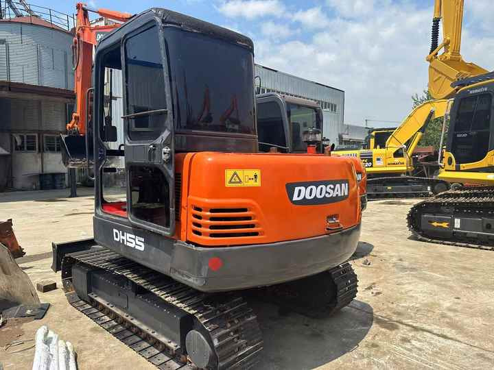 Low Shipping Used Excavator Doosan DH55 Good Condition with Low Hours - Pelle sur chenille: photos 3 Low Shipping Used Excavator Doosan DH55 Good Condition with Low Hours - Pelle sur chenille: photos 3