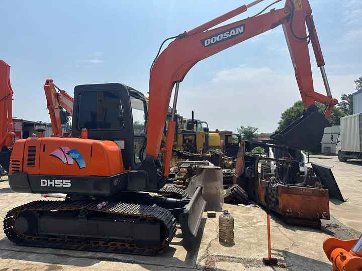 Low Shipping Used Excavator Doosan DH55 Good Condition with Low Hours - Pelle sur chenille: photos 5 Low Shipping Used Excavator Doosan DH55 Good Condition with Low Hours - Pelle sur chenille: photos 5