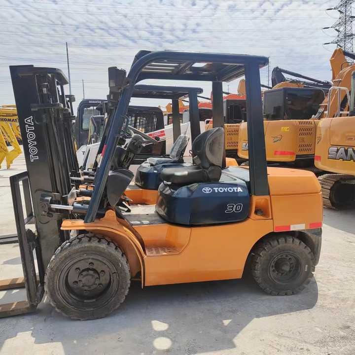 Secod Hand Japanese Brand Toyota 30 Forklift Mini 3 Ton Forklift with Good Performance and Less Working Time for Sale - Chariot élévateur: photos 3 Secod Hand Japanese Brand Toyota 30 Forklift Mini 3 Ton Forklift with Good Performance and Less Working Time for Sale - Chariot élévateur: photos 3