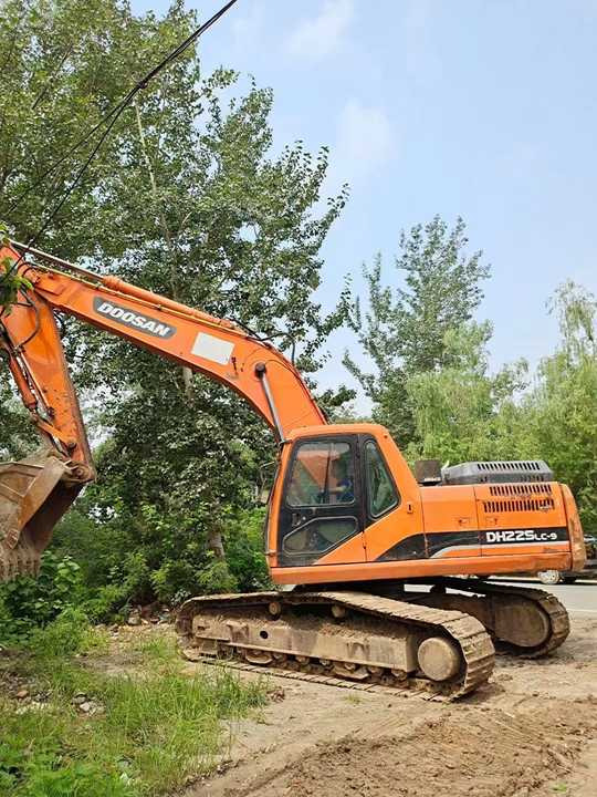 Used Digger DOOSAN DH225 Construction Machinery Construction Digger Used DOOSAN DH225 Cheap Excavator - Pelle sur chenille: photos 5 Used Digger DOOSAN DH225 Construction Machinery Construction Digger Used DOOSAN DH225 Cheap Excavator - Pelle sur chenille: photos 5
