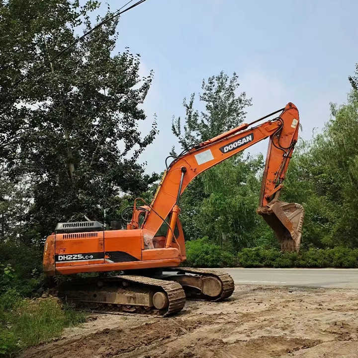 Used Digger DOOSAN DH225 Construction Machinery Construction Digger Used DOOSAN DH225 Cheap Excavator - Pelle sur chenille: photos 1 Used Digger DOOSAN DH225 Construction Machinery Construction Digger Used DOOSAN DH225 Cheap Excavator - Pelle sur chenille: photos 1