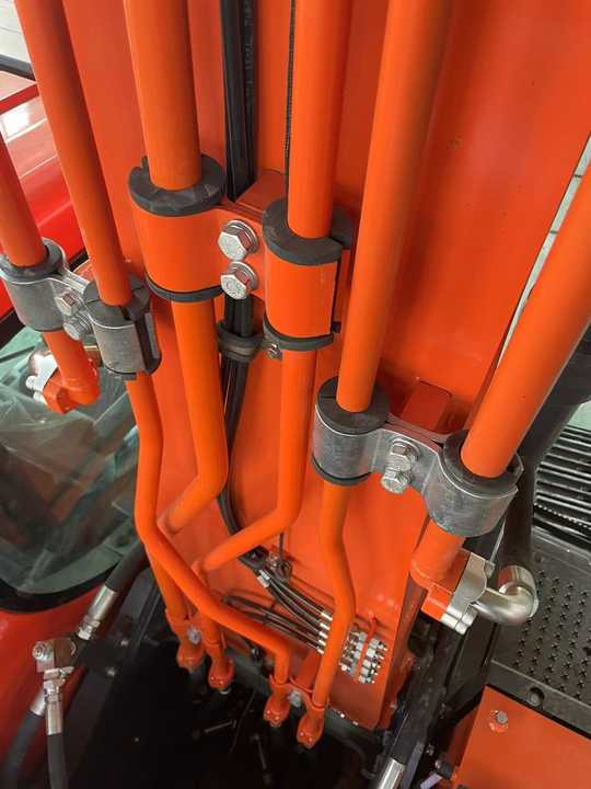Used Digger DOOSAN DX260 Construction Machinery Construction Digger Used DOOSAN DX260 Cheap Excavator - Pelle sur chenille: photos 5 Used Digger DOOSAN DX260 Construction Machinery Construction Digger Used DOOSAN DX260 Cheap Excavator - Pelle sur chenille: photos 5