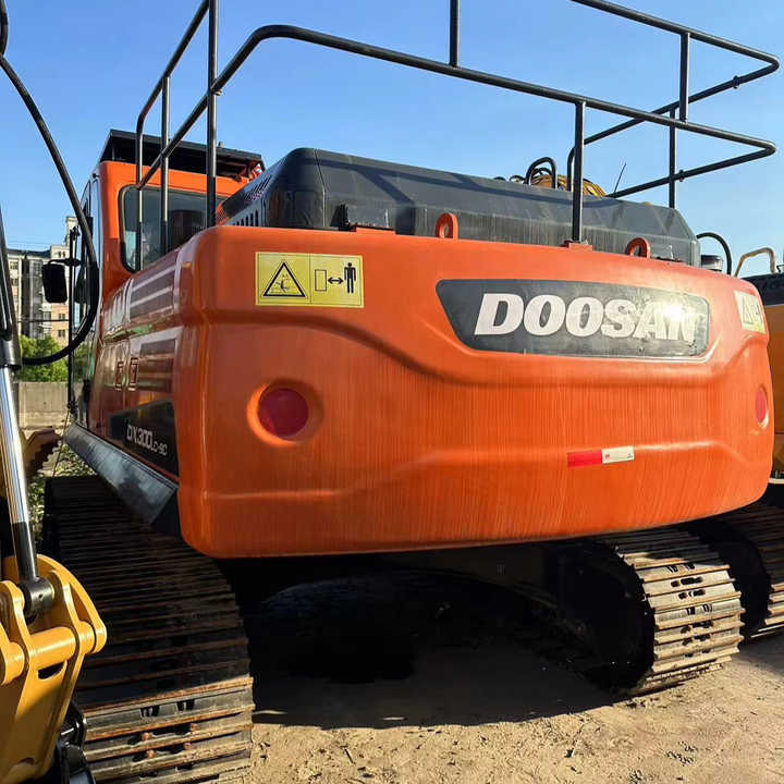 Used Digger DOOSAN DX300 Construction Machinery Construction Digger Used DOOSAN DX300 Cheap Excavator - Pelle sur chenille: photos 1 Used Digger DOOSAN DX300 Construction Machinery Construction Digger Used DOOSAN DX300 Cheap Excavator - Pelle sur chenille: photos 1