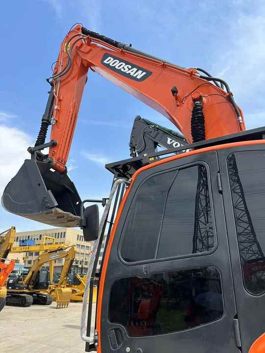 Used Digger DOOSAN DX300 Construction Machinery Construction Digger Used DOOSAN DX300 Cheap Excavator - Pelle sur chenille: photos 2 Used Digger DOOSAN DX300 Construction Machinery Construction Digger Used DOOSAN DX300 Cheap Excavator - Pelle sur chenille: photos 2
