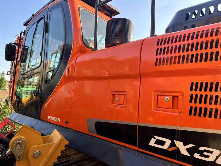 Used Digger DOOSAN DX300 Construction Machinery Construction Digger Used DOOSAN DX300 Cheap Excavator - Pelle sur chenille: photos 2 Used Digger DOOSAN DX300 Construction Machinery Construction Digger Used DOOSAN DX300 Cheap Excavator - Pelle sur chenille: photos 2