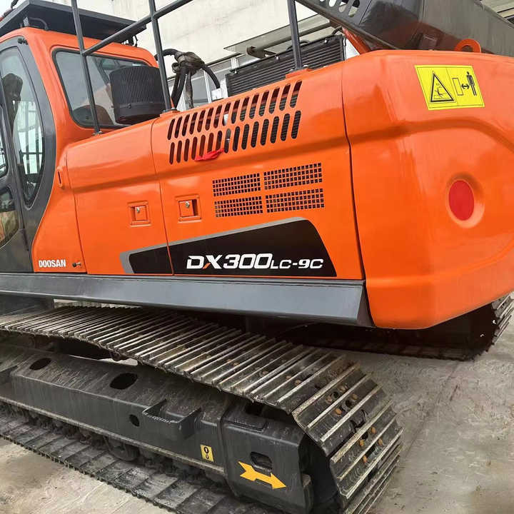 Used Digger DOOSAN DX300 Construction Machinery Construction Digger Used DOOSAN DX300 Cheap Excavator - Pelle sur chenille: photos 1 Used Digger DOOSAN DX300 Construction Machinery Construction Digger Used DOOSAN DX300 Cheap Excavator - Pelle sur chenille: photos 1