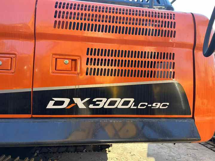 Used Digger DOOSAN DX300 Construction Machinery Construction Digger Used DOOSAN DX300 Cheap Excavator - Pelle sur chenille: photos 3 Used Digger DOOSAN DX300 Construction Machinery Construction Digger Used DOOSAN DX300 Cheap Excavator - Pelle sur chenille: photos 3