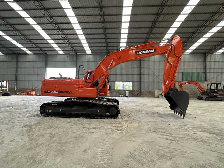 Used Digger Doosan DX225LC-9T Construction Machinery Construction Digger Used Doosan DX225LC-9T Cheap Excavator - Pelle sur chenille: photos 4 Used Digger Doosan DX225LC-9T Construction Machinery Construction Digger Used Doosan DX225LC-9T Cheap Excavator - Pelle sur chenille: photos 4