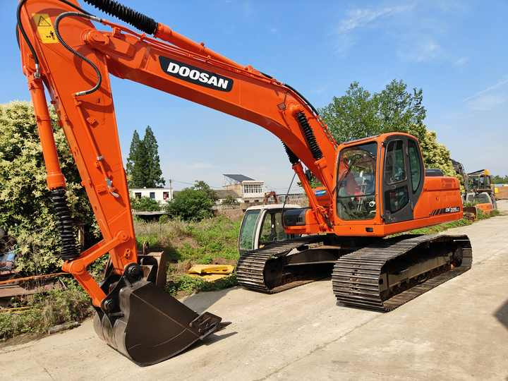 Used Doosan DX225LC Excavator | Low Hours | Heavy Duty | Global Shipping | Well-Maintained - Pelle: photos 5 Used Doosan DX225LC Excavator | Low Hours | Heavy Duty | Global Shipping | Well-Maintained - Pelle: photos 5