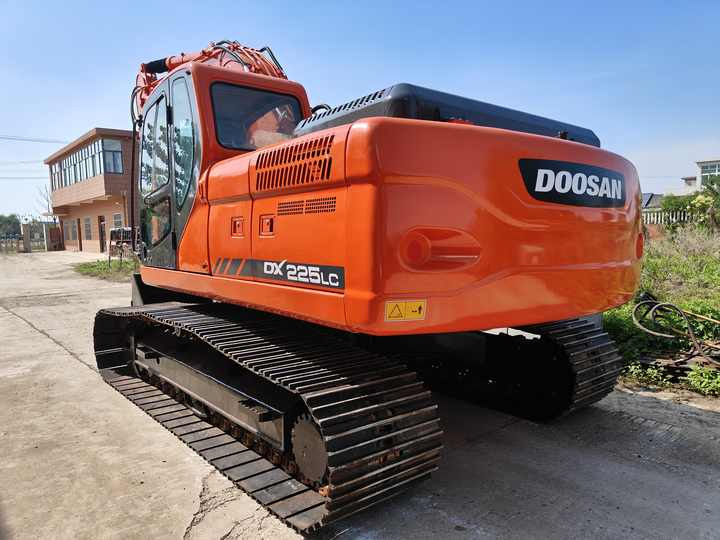 Used Doosan DX225LC Excavator | Low Hours | Heavy Duty | Global Shipping | Well-Maintained - Pelle: photos 2 Used Doosan DX225LC Excavator | Low Hours | Heavy Duty | Global Shipping | Well-Maintained - Pelle: photos 2
