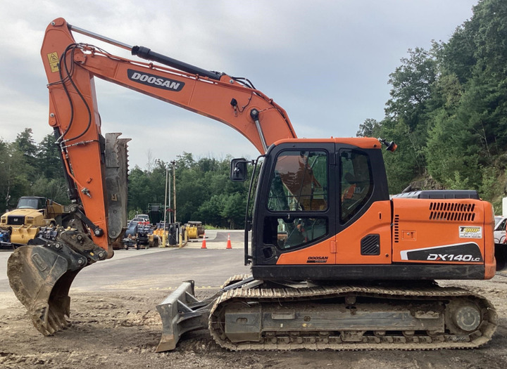 Used Excavator Doosan DX140 Excavators Mini Equipment Earth Moving Machinery Doosan Digger Excavator for Sale - Pelle sur chenille: photos 3 Used Excavator Doosan DX140 Excavators Mini Equipment Earth Moving Machinery Doosan Digger Excavator for Sale - Pelle sur chenille: photos 3