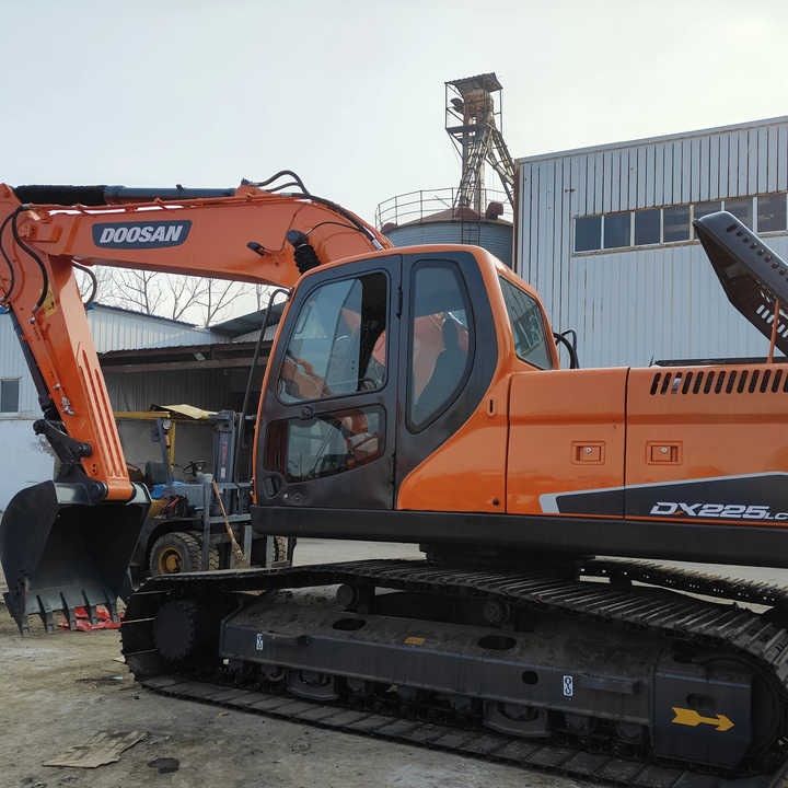 Used Excavator Doosan DX225LC-9 Excavators Mini Equipment Earth Moving Machinery Doosan Digger Excavator for Sale - Pelle sur chenille: photos 3 Used Excavator Doosan DX225LC-9 Excavators Mini Equipment Earth Moving Machinery Doosan Digger Excavator for Sale - Pelle sur chenille: photos 3