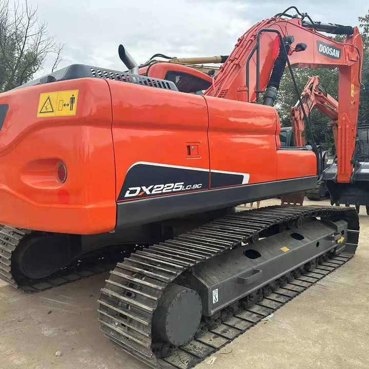 Used Excavator Doosan DX225LC-9 Excavators Mini Equipment Earth Moving Machinery Doosan Digger Excavator for Sale - Pelle sur chenille: photos 2 Used Excavator Doosan DX225LC-9 Excavators Mini Equipment Earth Moving Machinery Doosan Digger Excavator for Sale - Pelle sur chenille: photos 2
