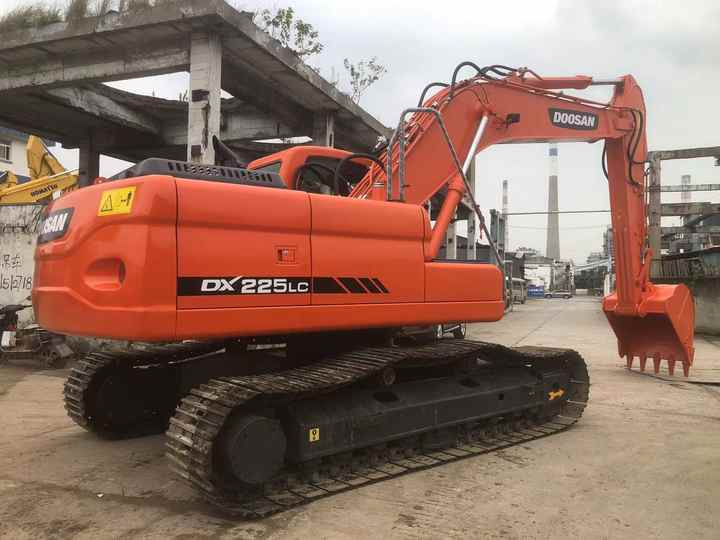 Used Excavator Doosan DX225LC Excavators Mini Equipment Earth Moving Machinery Doosan Digger Excavator for Sale - Pelle sur chenille: photos 2 Used Excavator Doosan DX225LC Excavators Mini Equipment Earth Moving Machinery Doosan Digger Excavator for Sale - Pelle sur chenille: photos 2