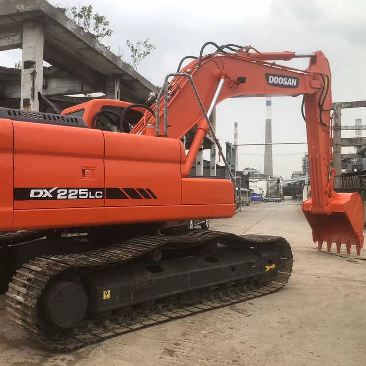 Used Excavator Doosan DX225LC Excavators Mini Equipment Earth Moving Machinery Doosan Digger Excavator for Sale - Pelle sur chenille: photos 1 Used Excavator Doosan DX225LC Excavators Mini Equipment Earth Moving Machinery Doosan Digger Excavator for Sale - Pelle sur chenille: photos 1